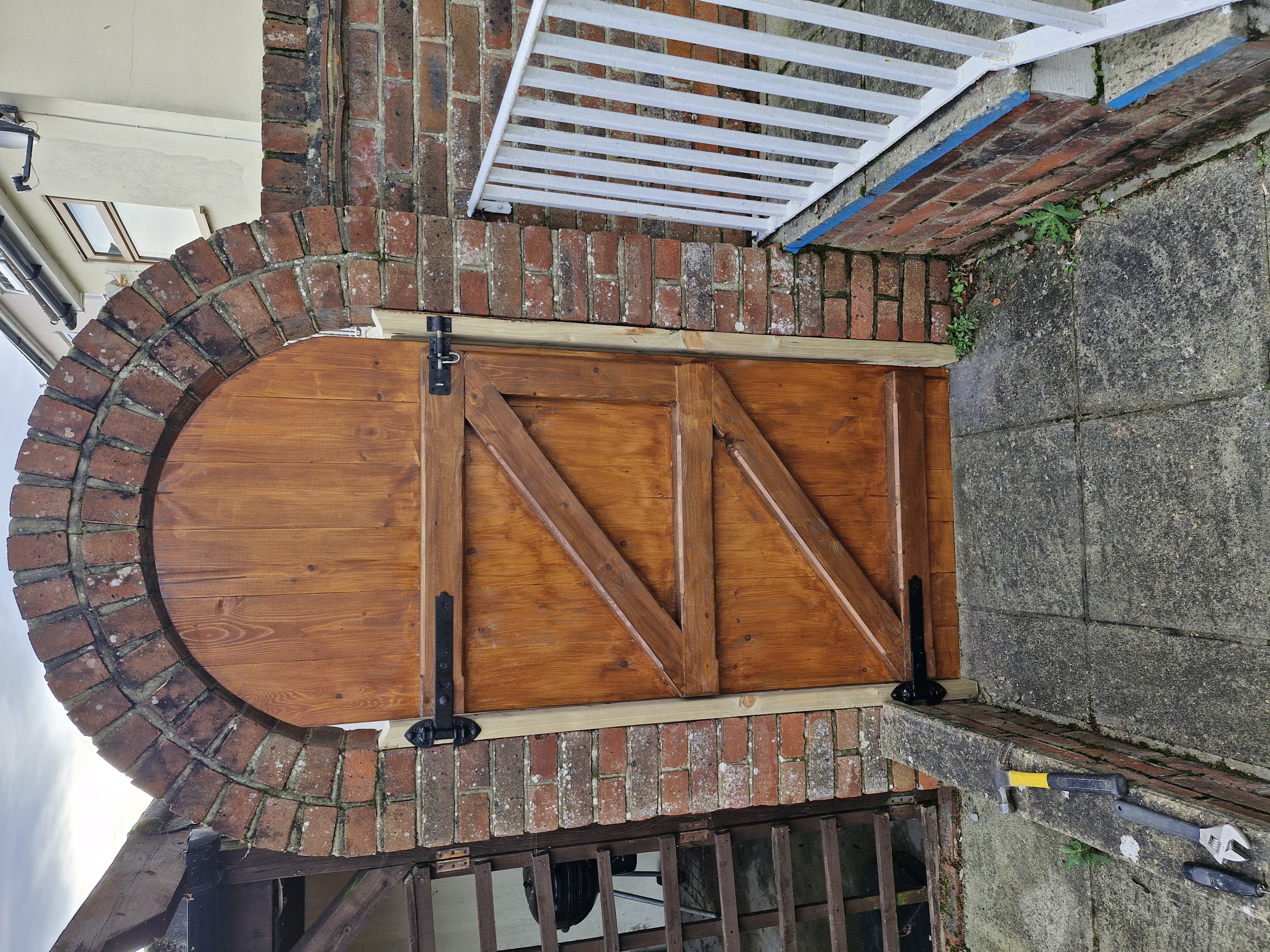 Arched Gate Back